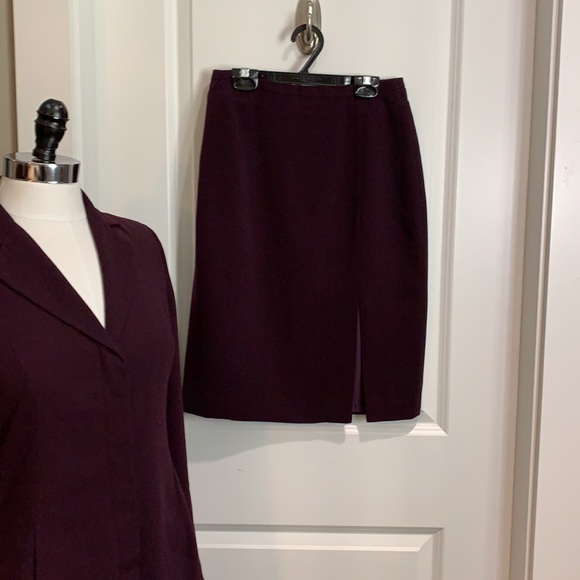 A.Wear women’s three piece suit - Picture 3 of 16